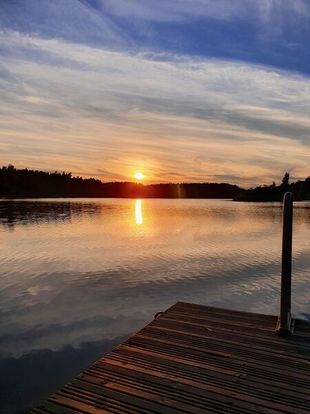 File:Sunset by a lake.jpg